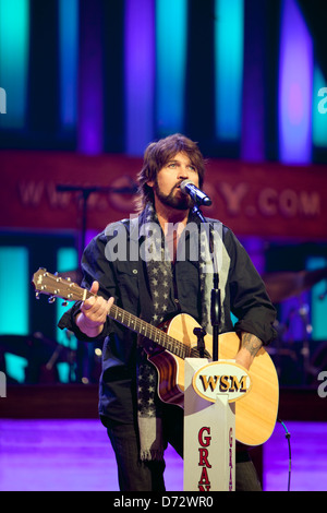 Cyrus führt in der Grand Ole Opry, Nashville, Tennessee USA Stockfoto