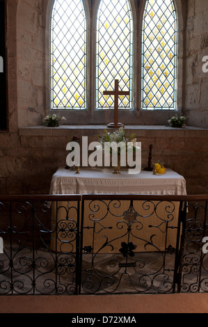 Der Altar in der alten Kapelle, Ullenhall, Warwickshire, England, UK Stockfoto