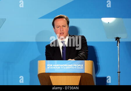 Das Liberty Stadium, Swansea, Südwales, UK. 27. April 2013.   Im Bild: Führer der konservativen Partei und Premierminister David Cameron Adressierung Delegierten.  Re: Die walisische Parteitag der Konservativen im Liberty Stadium. Bildnachweis: D Legakis /Alamy Live-Nachrichten Stockfoto