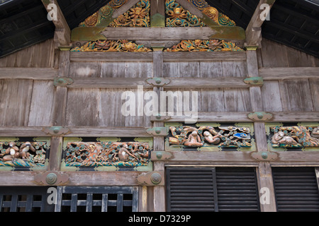 Gravuren von drei Affen auf die Shinkyo-Sha (Heilige stabil), Geschichtliches, Nikko, Präfektur Tochigi, Japan Stockfoto