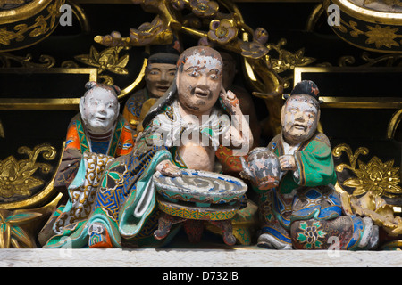 Menschliche Skulpturen am Yomeimon Tor, Geschichtliches, Nikko, Präfektur Tochigi, Japan, UNESCO-Weltkulturerbe Stockfoto