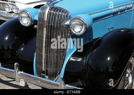 Ein Vintage und renovierte klassische Oldsmobile. Zeigen Sie auf dem Display auf der Flucht, um die Sonne Auto in Myrtle Beach, SC, März 2013 Stockfoto