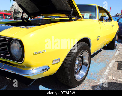 Ein Vintage und renovierten classic Chevrolet SS Camaro. Zeigen Sie auf dem Display auf der Flucht, um die Sonne Auto in Myrtle Beach, SC, März 2013 Stockfoto