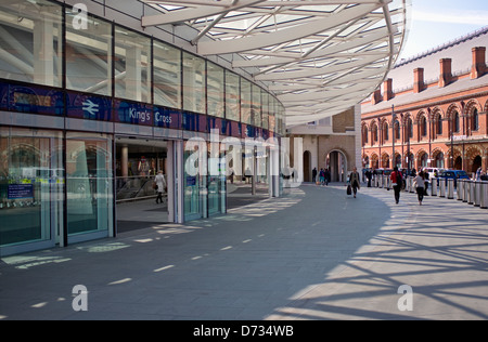 Den hinteren Eingang zu der neu gestaltete Bahnhof Kings Cross Rail in London Stockfoto