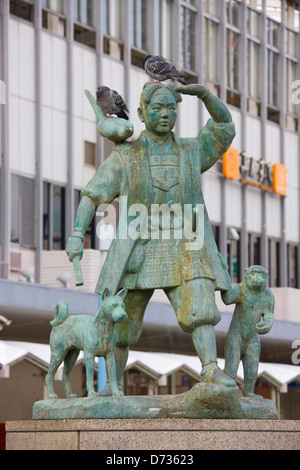Momotaro-Statue vor dem Bahnhof Okayama, Japan Stockfoto