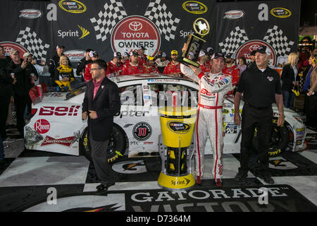 27. April 2013 - Richmond, VA, USA - RICHMOND, VA - 27. April 2013: Kevin Harvick (29) gewinnt der TOYOTA-Besitzer-400-Rennen auf dem Richmond International Raceway in Richmond, VA. Stockfoto