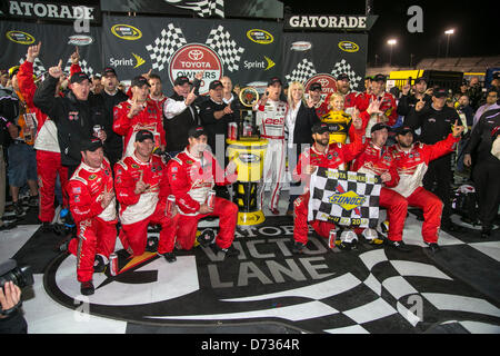 27. April 2013 - Richmond, VA, USA - RICHMOND, VA - 27. April 2013: Kevin Harvick (29) gewinnt der TOYOTA-Besitzer-400-Rennen auf dem Richmond International Raceway in Richmond, VA. Stockfoto