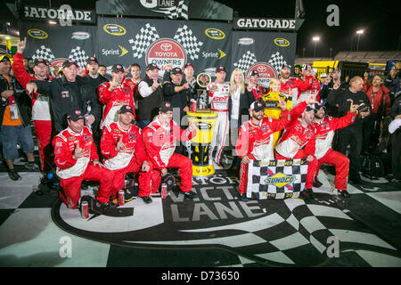 27. April 2013 - Richmond, VA, USA - RICHMOND, VA - 27. April 2013: Kevin Harvick (29) gewinnt der TOYOTA-Besitzer-400-Rennen auf dem Richmond International Raceway in Richmond, VA. Stockfoto