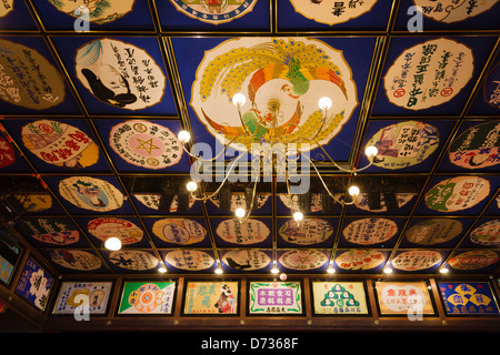 Decke des Yachiyo-Za Kabuki Theater, Yamaga, Präfektur Kumamoto, Japan Stockfoto