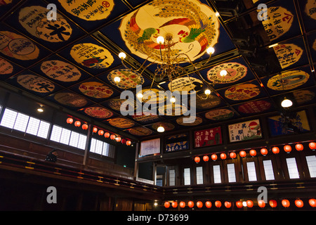 Decke des Yachiyo-Za Kabuki Theater, Yamaga, Präfektur Kumamoto, Japan Stockfoto