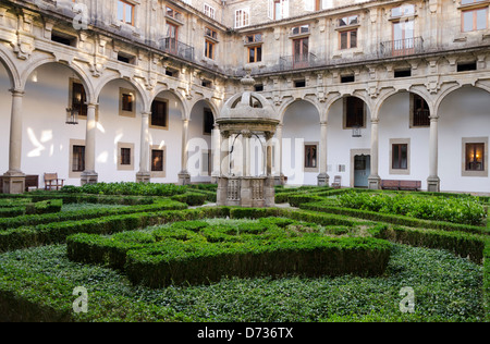 Einer der vier Innenhöfe des Reyes Catolicos Hostel in Santiago De Compostela Stockfoto