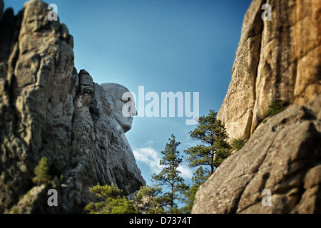 Washingtons Profil unterscheidet sich von der Schnitzerei von Mount Rushmore. Stockfoto
