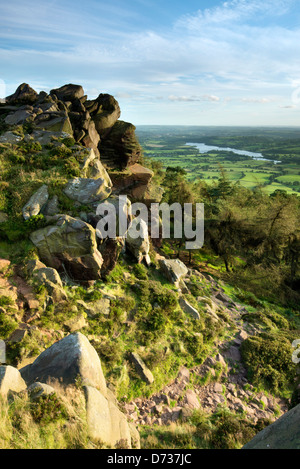 Blick von den Kakerlaken in Richtung Tittesworth Stausee, der Peak District National Park. Stockfoto