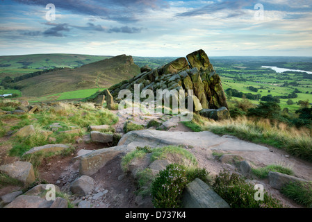 Blick von den Kakerlaken in Richtung Tittesworth Stausee, der Peak District National Park. Stockfoto