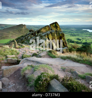 Blick von den Kakerlaken in Richtung Tittesworth Stausee, der Peak District National Park. Stockfoto