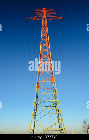 Hochspannungs-Mast, net Entfernung, Energie-Wende Stockfoto