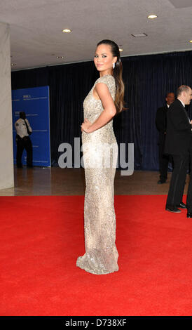 27. April 2013 - Washington, District Of Columbia, USA - CHRISSY TEIGEN beim roten Teppich Ankünfte in der White House Correspondents' Association Dinner im Hilton Hotel. (Kredit-Bild: © Tina Fultz/ZUMAPRESS.com) Stockfoto