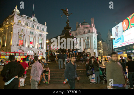 London, große √ Übritannien, Piccadilly Circus, vor Shaftesbury Memorial Fountain Stockfoto