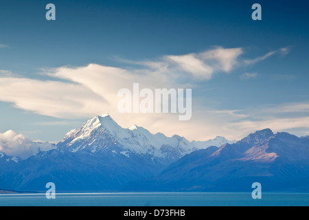 Mount Cook, die höchste von Neuseeland mit 3754m und Lake Pukaki in der Nähe von Twizel, Südinsel, Neuseeland Stockfoto