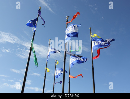 Fahnen Fliegen an der berühmten Pier 39 in San Francisco, USA, 28. März 2013 Stockfoto