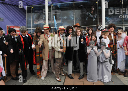 Stratford, London, UK. 28. April 2013. Charaktere und eine Auswahl von Doctor Who, der Trachtenumzug. Der Sci-Fi-London Trachtenumzug eröffnet 12. jährlichen International Festival of Science Fiction und fantastischen Film im Stratford Picture House in East London statt. Alamy Live-Nachrichten Stockfoto