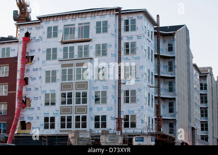 DuPont Tyvek schützende Gebäude Wickel angewendet im Neubau - Virginia USA Stockfoto