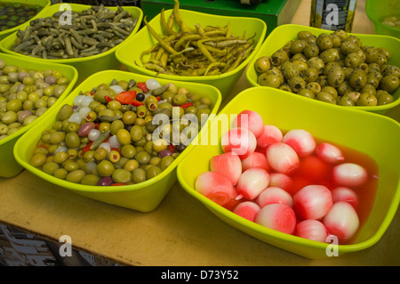 Traditionelle spanische Gurken auf dem Display auf einem Marktstand Stockfoto