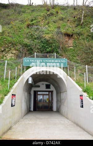 Eingang zum La Valette Underground Military Museum, La Valette, Saint Peter Port (Saint-Pierre-Port), Guernsey, Channel Islands Stockfoto