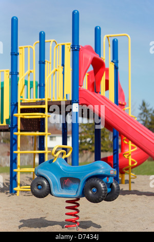 Kinderrutschen Spielplatz Schule im freien Gelände Stockfoto