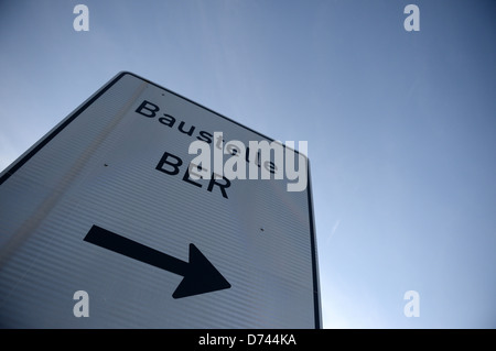 Das Zeichen auf der Website des Flughafens BER Berlin Brandenburg Schönefeld, Deutschland Stockfoto