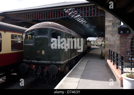 Ein Zug am Bahnhof von Pickering auf der North Yorkshire Moors Railway Stockfoto