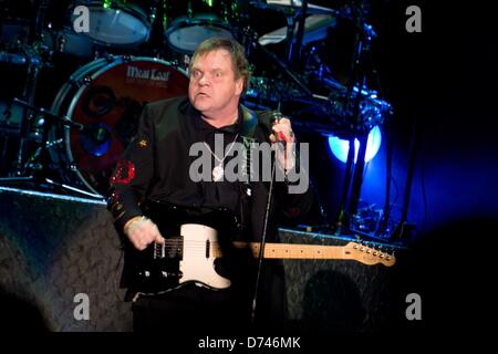 Berlin, Deutschland, 28 April 2013.US Sänger Meat Loaf (Marvin Lee Aday) führt auf der Bühne von der 02 World in Berlin, Deutschland, 28. April 2013. Das Konzert ist Teil seiner letzten Tournee "Letzten bei Bat Farewell Tour". Foto: Marc Tirl/DPA/Alamy Live-Nachrichten Stockfoto