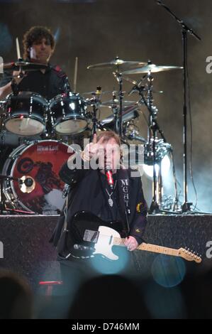 Berlin, Deutschland, 28 April 2013.US Sänger Meat Loaf (Marvin Lee Aday) führt auf der Bühne von der 02 World in Berlin, Deutschland, 28. April 2013. Das Konzert ist Teil seiner letzten Tournee "Letzten bei Bat Farewell Tour". Foto: Marc Tirl/DPA/Alamy Live-Nachrichten Stockfoto