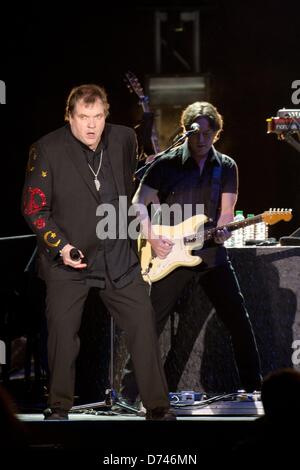 Berlin, Deutschland, 28 April 2013.US Sänger Meat Loaf (Marvin Lee Aday) führt auf der Bühne von der 02 World in Berlin, Deutschland, 28. April 2013. Das Konzert ist Teil seiner letzten Tournee "Letzten bei Bat Farewell Tour". Foto: Marc Tirl/DPA/Alamy Live-Nachrichten Stockfoto