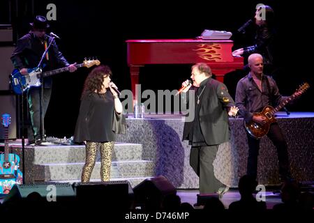 Berlin, Deutschland, 28 April 2013.US Sänger Meat Loaf (Marvin Lee Aday) führt auf der Bühne von der 02 World in Berlin, Deutschland, 28. April 2013. Das Konzert ist Teil seiner letzten Tournee "Letzten bei Bat Farewell Tour". Foto: Marc Tirl/DPA/Alamy Live-Nachrichten Stockfoto