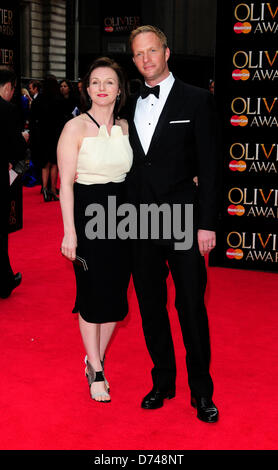 London, UK. 28. April 2013. Dervla Kirwan; Rupert Penry Jones besucht Olivier Awards 2013 bei The Royal Opera House Covent Garden in London. Bildnachweis: Peter Phillips/Alamy Live-Nachrichten Stockfoto