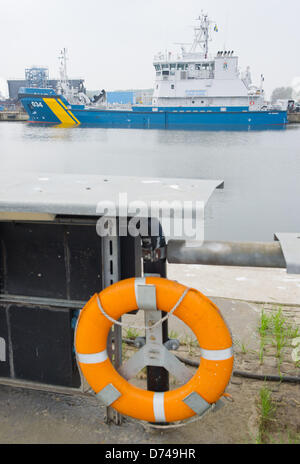 Die 52m lange Schiff, gebaut für die schwedische Küstenwache liegt an der Peene-Werft in Wolgast, Deutschland, 26. April 2013. Das letzte Schiff, gebaut unter Leitung von P + S Shipbuiding Unternehmen an einen Client übermittelt wurde: der Schiffbau-Unternehmen ist die Bremer Lürssen-Gruppe übernommen und die Werft ist Peene-Werft GmbH & Co KG 02 übernommen. Mai. Foto: Stefan Sauer Stockfoto