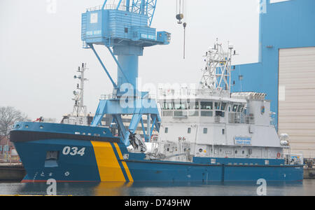 Die 52m lange Schiff, gebaut für die schwedische Küstenwache liegt an der Peene-Werft in Wolgast, Deutschland, 26. April 2013. Das letzte Schiff, gebaut unter Leitung von P + S Shipbuiding Unternehmen an einen Client übermittelt wurde: der Schiffbau-Unternehmen ist die Bremer Lürssen-Gruppe übernommen und die Werft ist Peene-Werft GmbH & Co KG 02 übernommen. Mai. Foto: Stefan Sauer Stockfoto