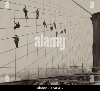 Maler auf der Brooklyn Bridge Hosenträger Kabel-7. Oktober, 1914 Stockfoto