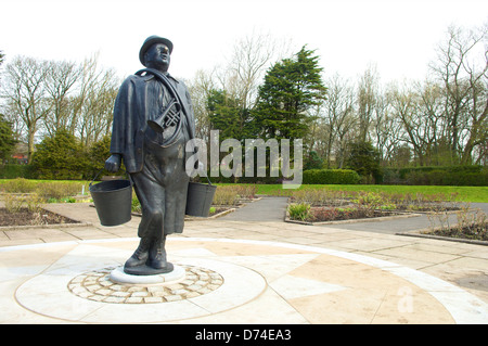 Statue des ehemaligen Blackpool Tower Circus clown Charlie Cairoli Stockfoto