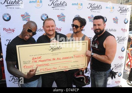 Tyson Beckford, Kevin Robert Frost, AmfAR CEO, Justin Chatwin und Chris Salgardo, Präsident Kiehl USA Kiehl 2. Jahres- Stockfoto