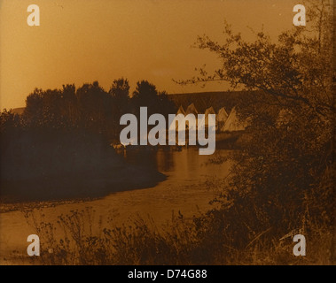 Edward Sheriff Curtis nimmt dieses berühmte Foto der Indianer im Little Bighorn auf und zeigt die reiche Kultur und Traditionen der indigenen Stämme im amerikanischen Westen. Stockfoto