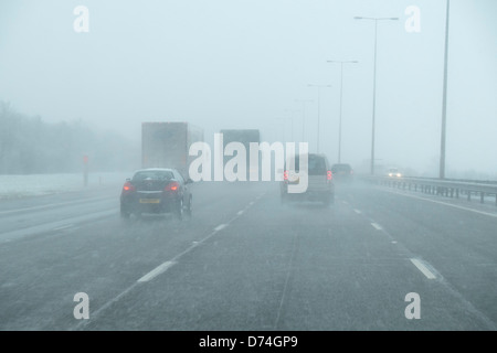 Fahren auf der Autobahn bei schlechten Wetterbedingungen, UK Stockfoto