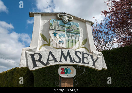 Ramsey, Cambridgeshire, Großbritannien. 29. April 2013.  Die Ortstafel und Szenen in Ramsey vor den Kommunalwahlen am 2. Mai fällig. Ramsey ist die nur lokale Behörde kontrolliert durch die UKIP-Partei in Großbritannien seit 2011 mehrheitsfähig und dürfte von großem Interesse an den Wahlen zu sein. Bildnachweis: Julian Eales/Alamy Live-Nachrichten Stockfoto