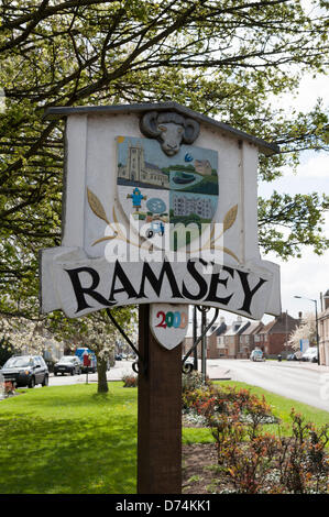 Ramsey, Cambridgeshire, Großbritannien. 29. April 2013.  Die Ortstafel und Szenen in Ramsey vor den Kommunalwahlen am 2. Mai fällig. Ramsey ist die nur lokale Behörde kontrolliert durch die UKIP-Partei in Großbritannien seit 2011 mehrheitsfähig und dürfte von großem Interesse an den Wahlen zu sein. Bildnachweis: Julian Eales/Alamy Live-Nachrichten Stockfoto