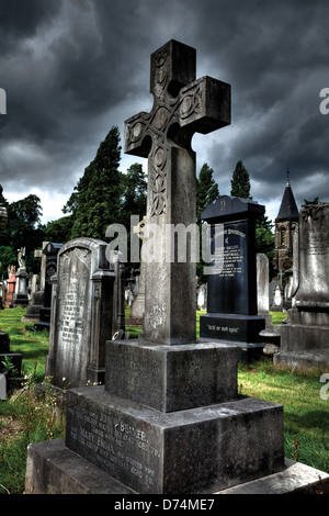 Atmosphärische Kreuz am südlichen Friedhof Manchester Stockfoto