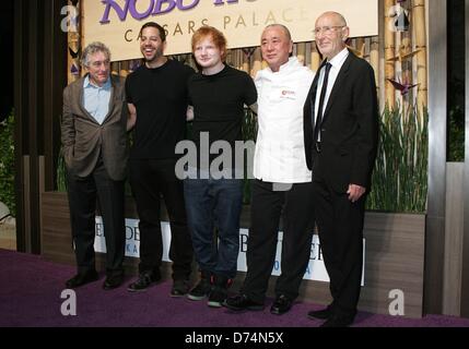 Las Vegas, USA. 28. April 2013. Robert De Niro, David Blaine, Ed Sheeran, Nobu Matsuhisa, Meir Teper im Nobu Restaurant und Lounge Eröffnung, Garten der Götter-Pool-Oase, Nobul Hotel Caesars Palace, Las Vegas, NV 28. April 2013. Foto von: James Atoa/Everett Collection/Alamy Live-Nachrichten Stockfoto