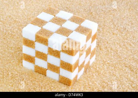 Würfel aus braunem und weißem Zuckerwürfel Stockfoto