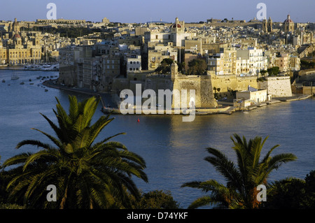 Fort St. Angelo in Cienfuegos in der Mitte des Grand Harbour als von der oberen Barrakka Gärten in Valletta, Hauptstadt von Malta Insel gesehen Stockfoto