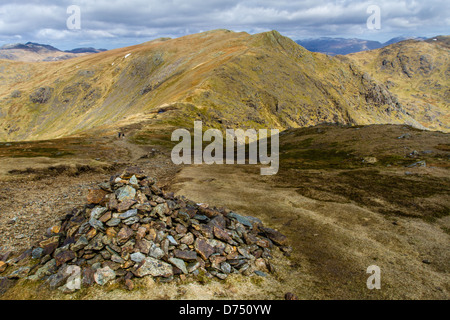 Auf der Suche nach Großen, wie an einem schönen Frühlingstag, alte Mann der Coniston Hufeisen, England, Großbritannien Stockfoto